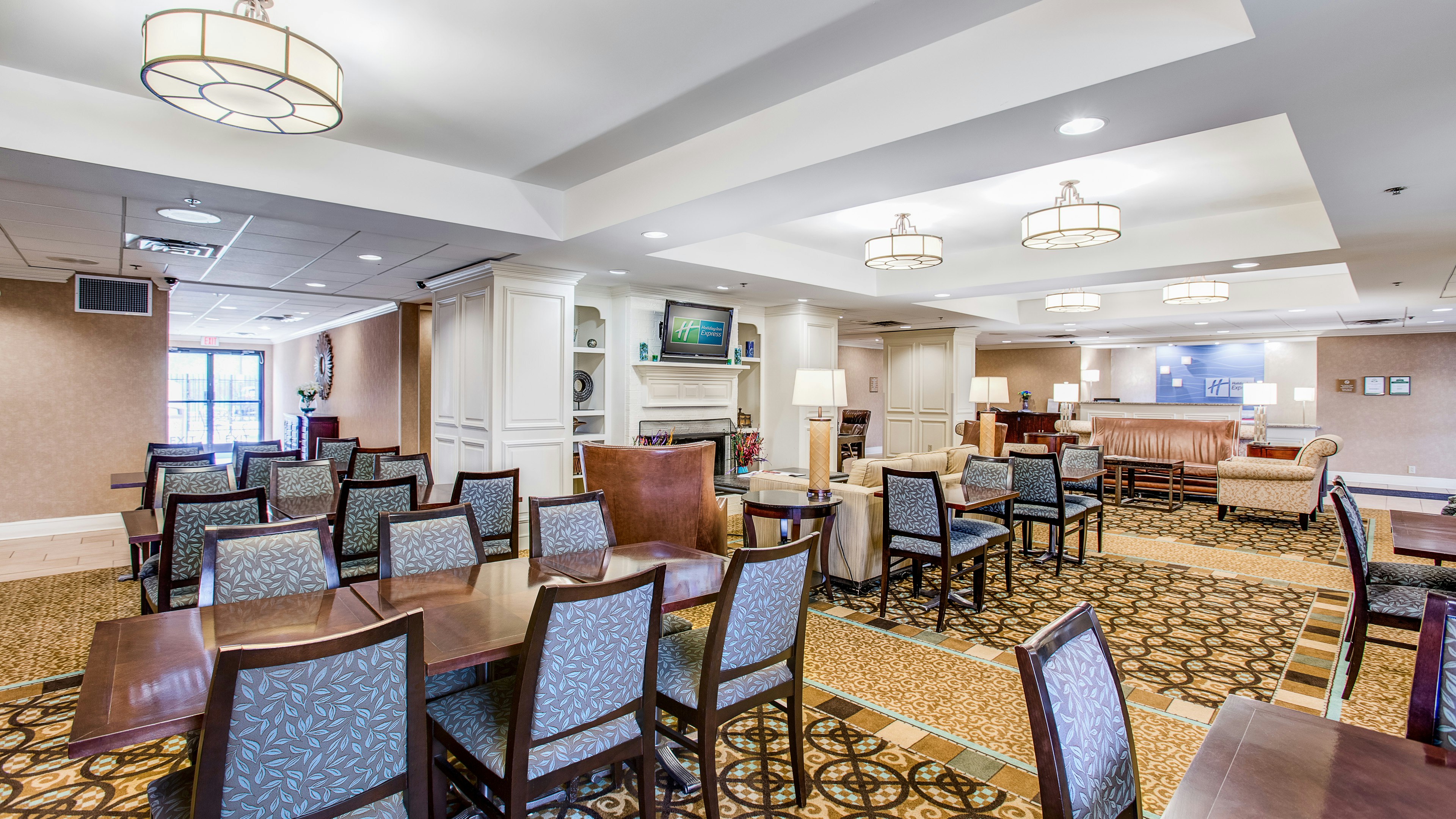 Holiday Inn Express Indianapolis Airport 58/80