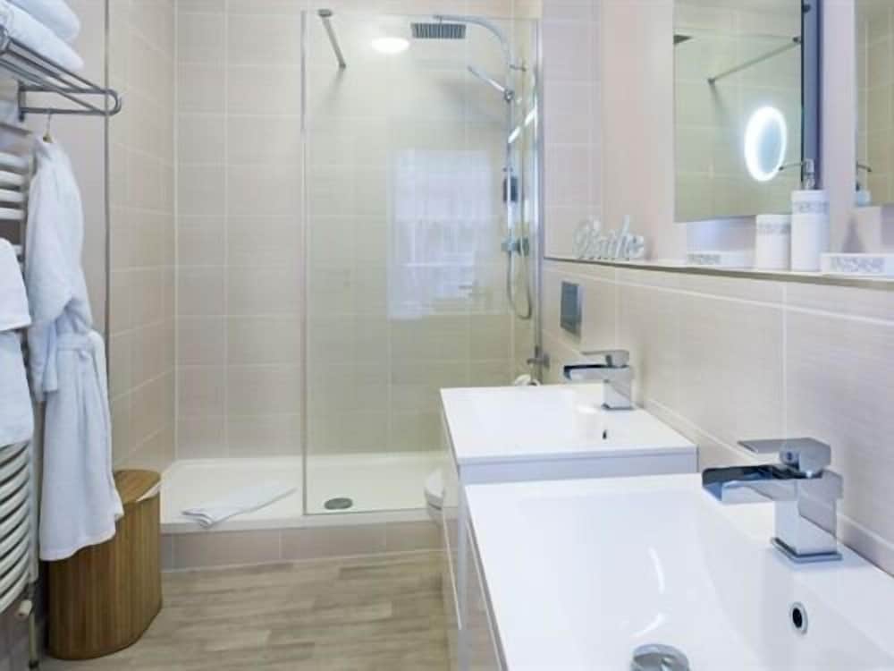 The White Hart Hotel 36/40