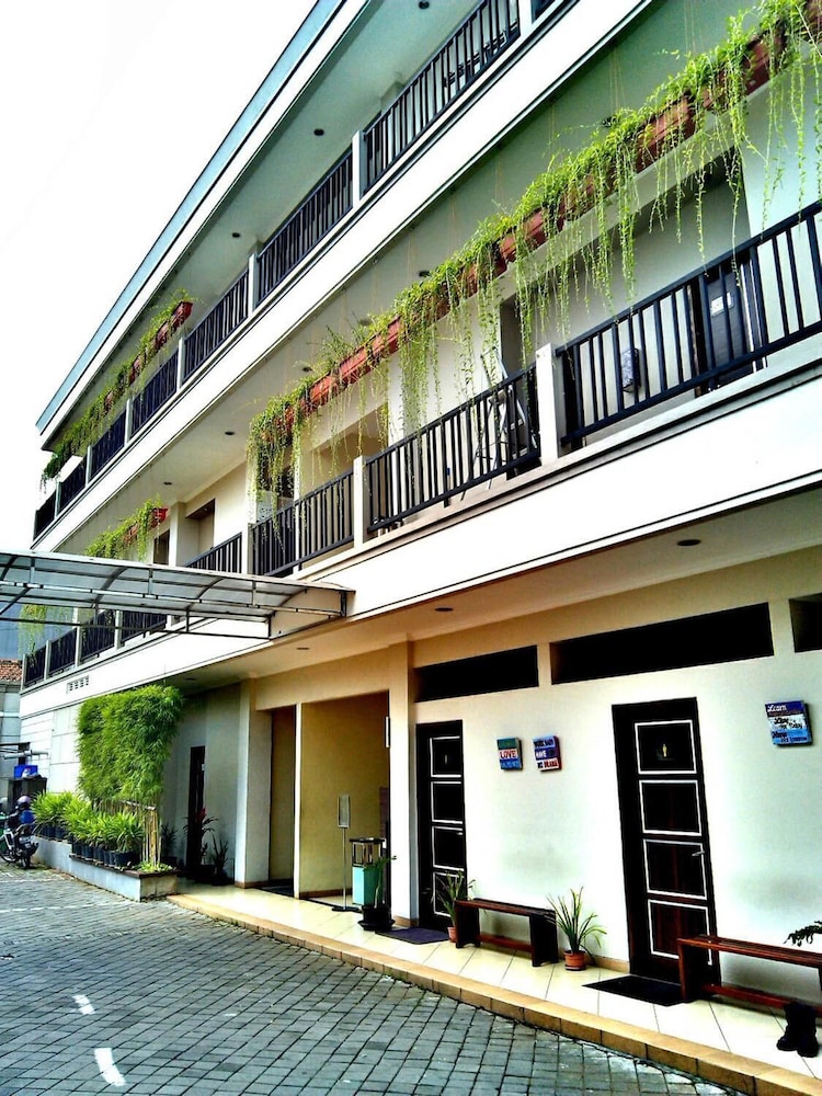 C3 Hotel Ungaran 3/33