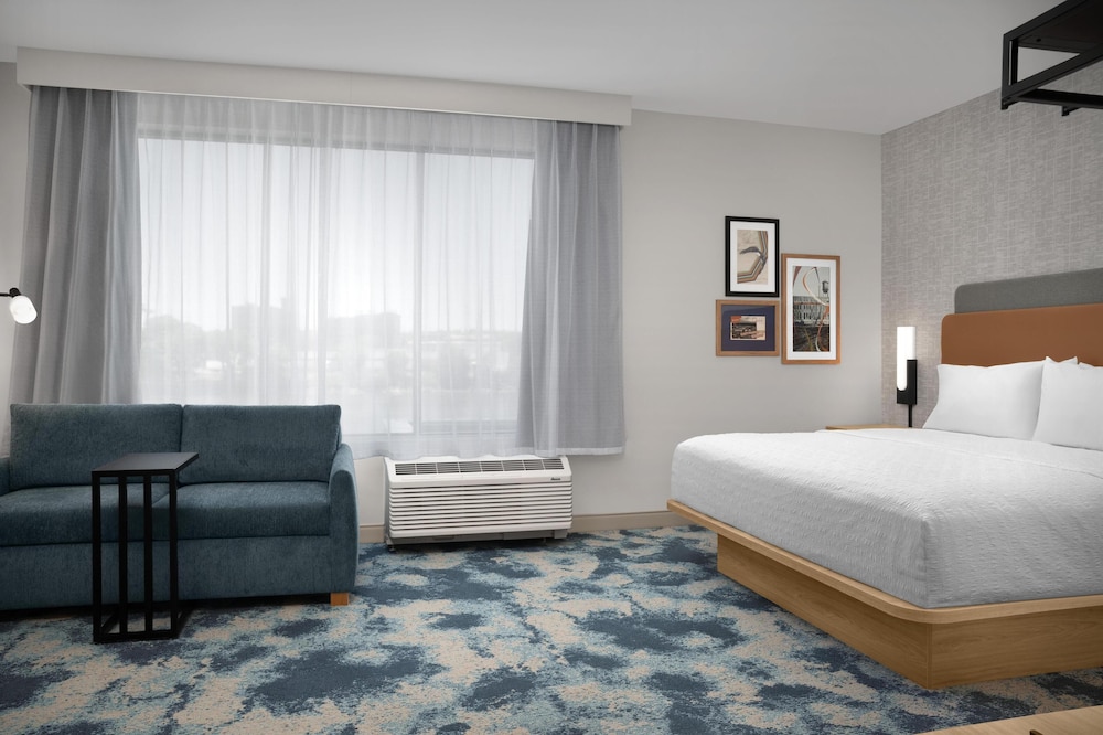 Suite, King Bed, Water View
