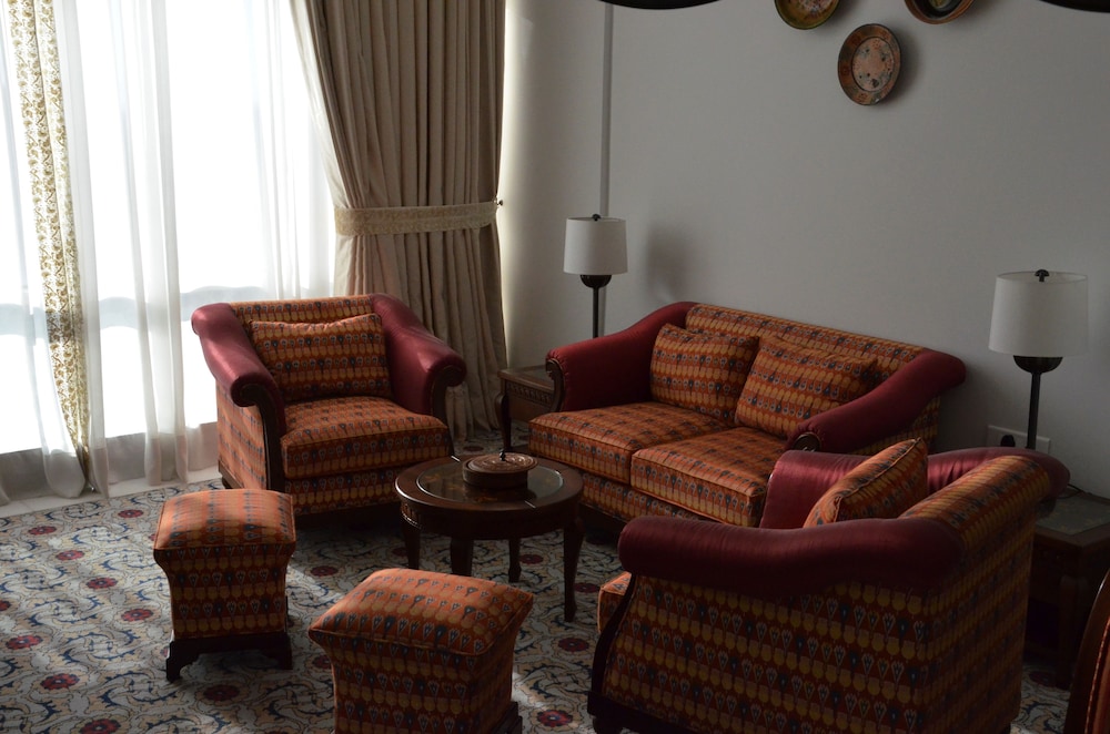 DUSHANBE SERENA HOTEL 38/70