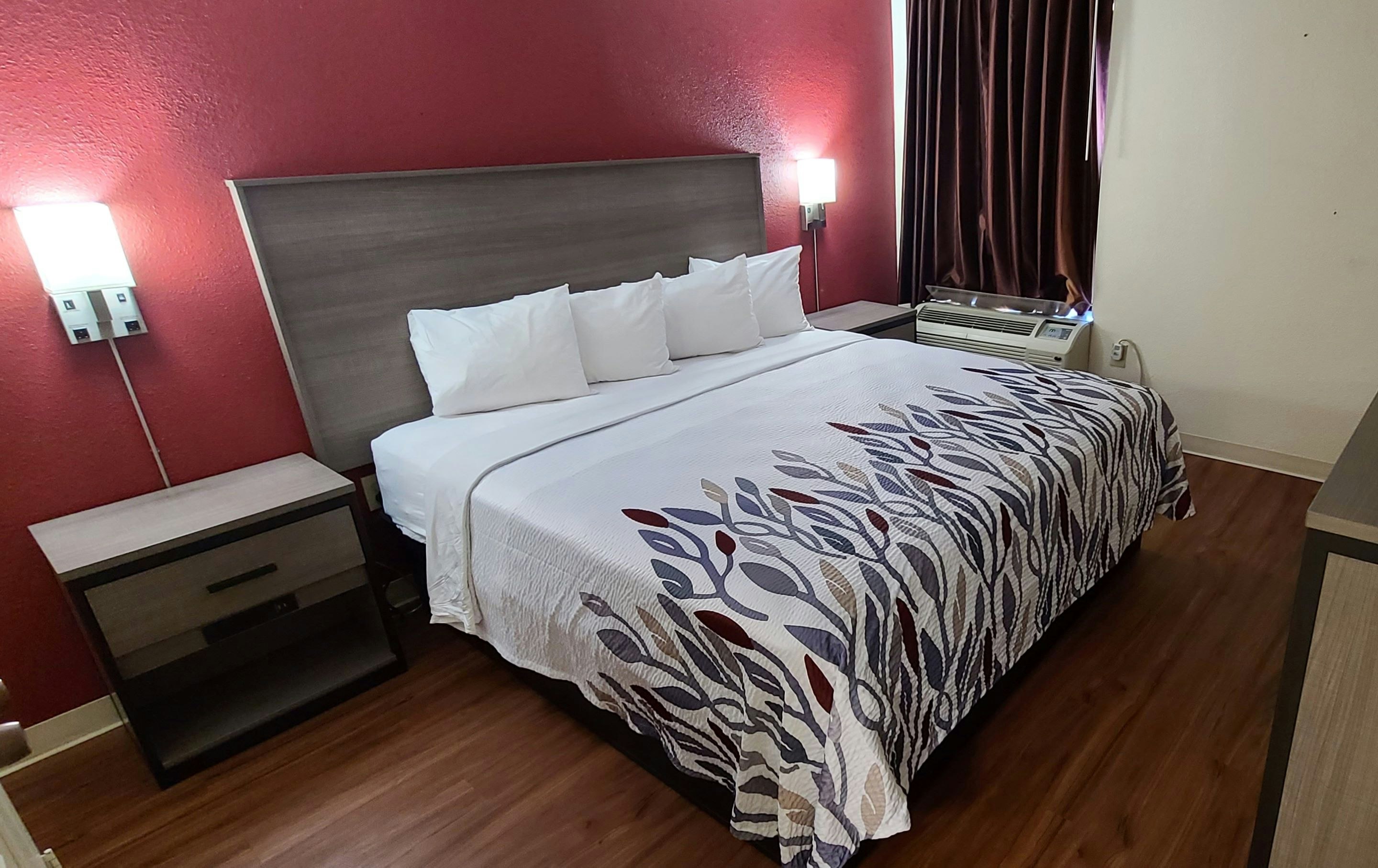 Red Roof Inn and Suites Cornelius Lake Norman 8/34