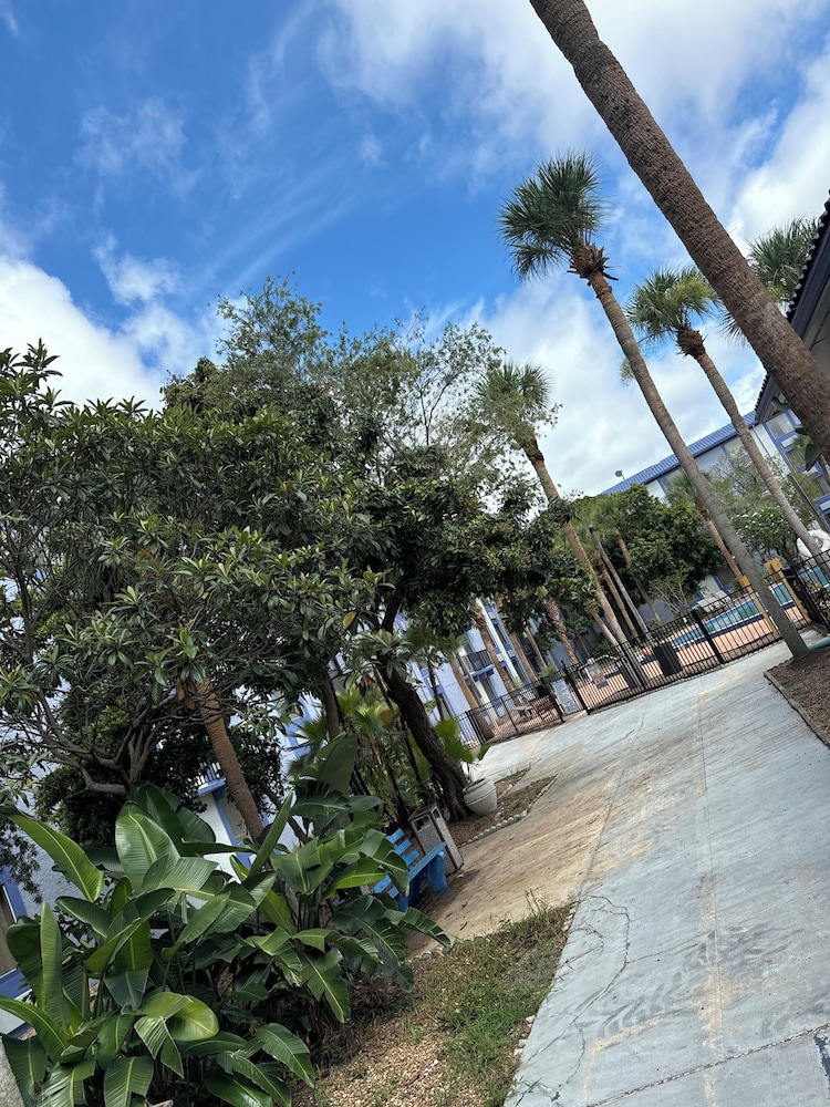 Orlando Movieland Hotel 53/57