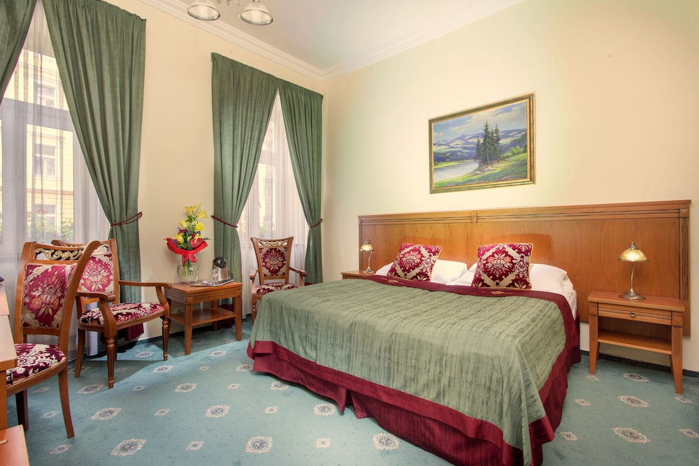 SUPERIOR, DOUBLE OR TWIN BED