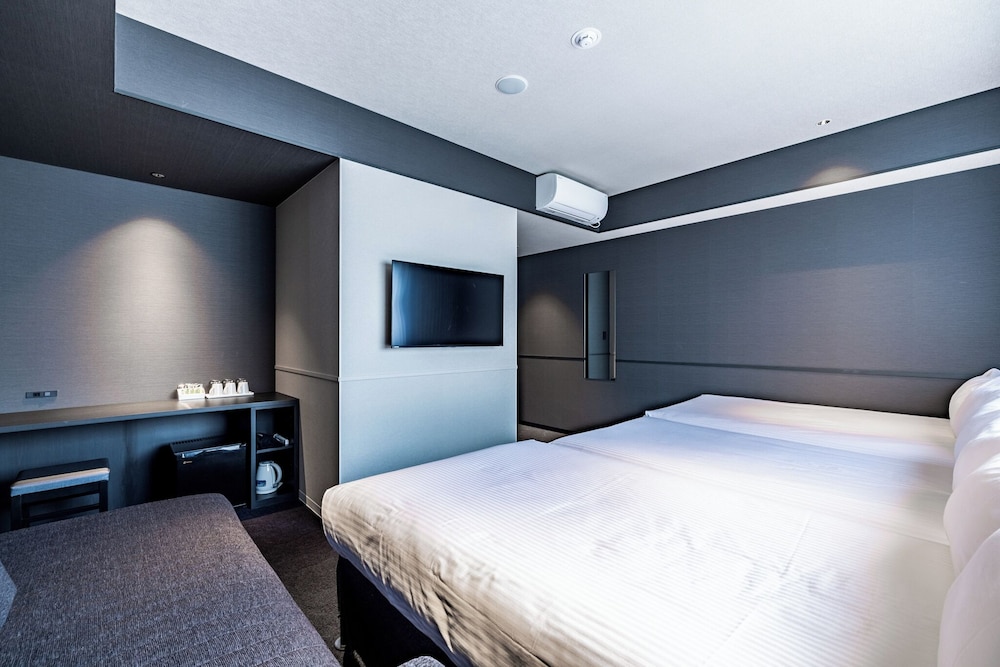 غرفة ثلاثية بسريرين منفصلين مع أريكة، Wyndham Garden Sapporo Odori 2/2
