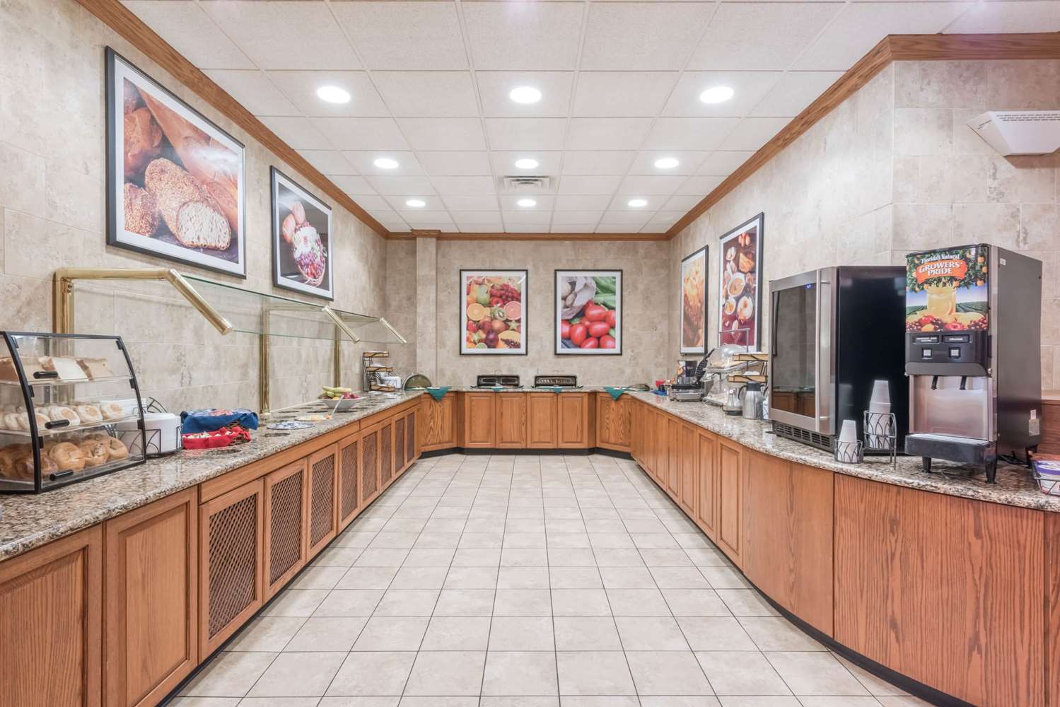 Ramada by Wyndham State College Hotel & Conference Center 6/40