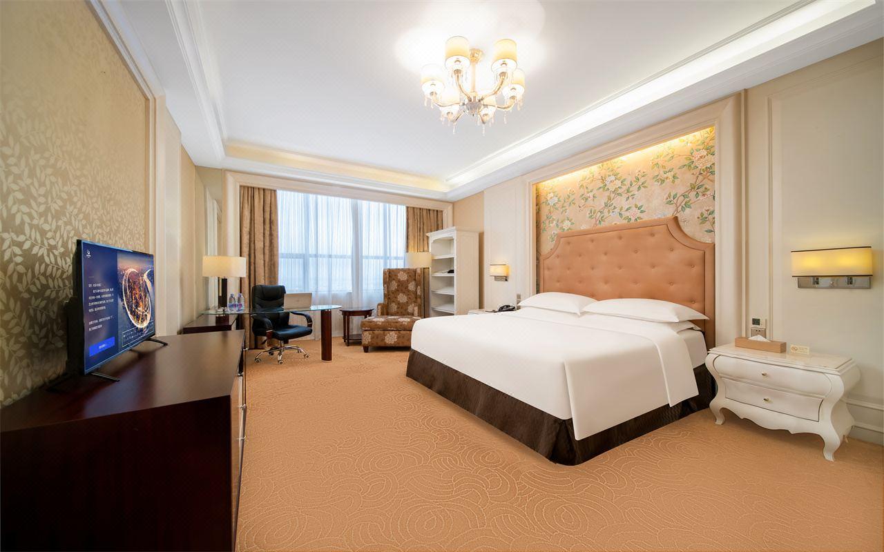 Premium, King Bed