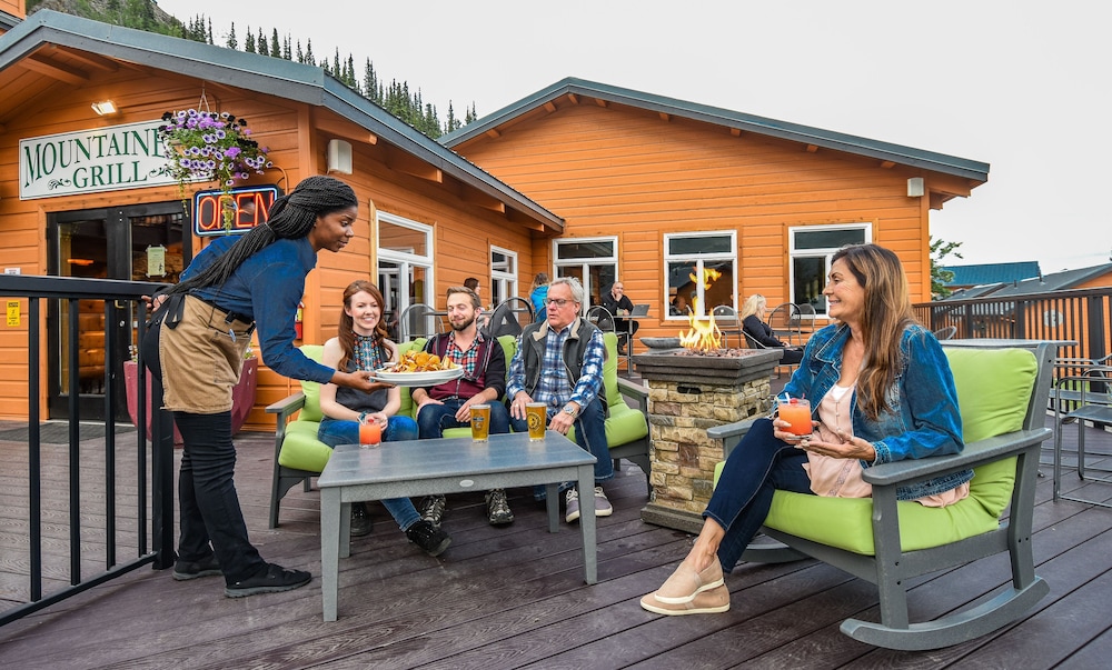 Denali Bluffs Hotel 55/68