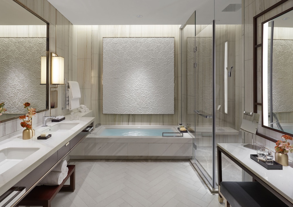 Mandarin Oriental Wangfujing Beijing 11/74