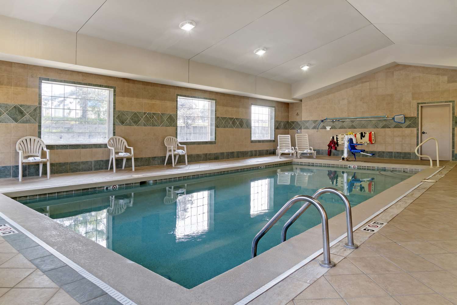 Executive Inn & Suites 17/39
