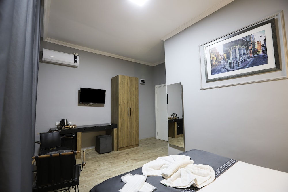 La Pera Suites 33/36