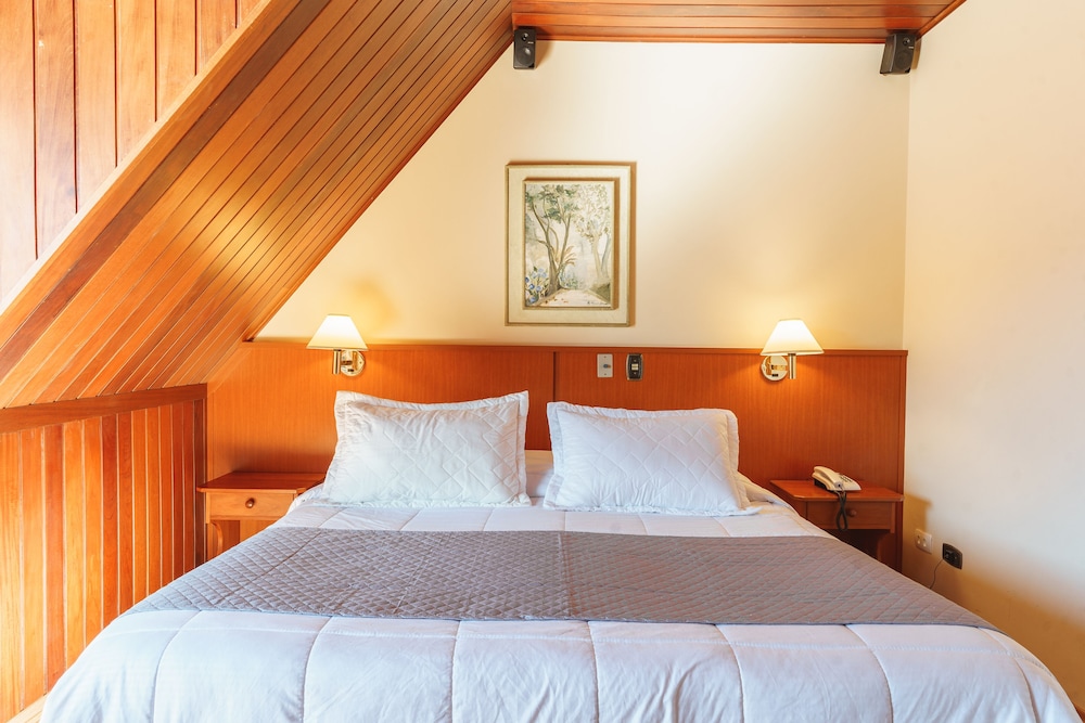 ECONOMY, DOUBLE OR TWIN BED