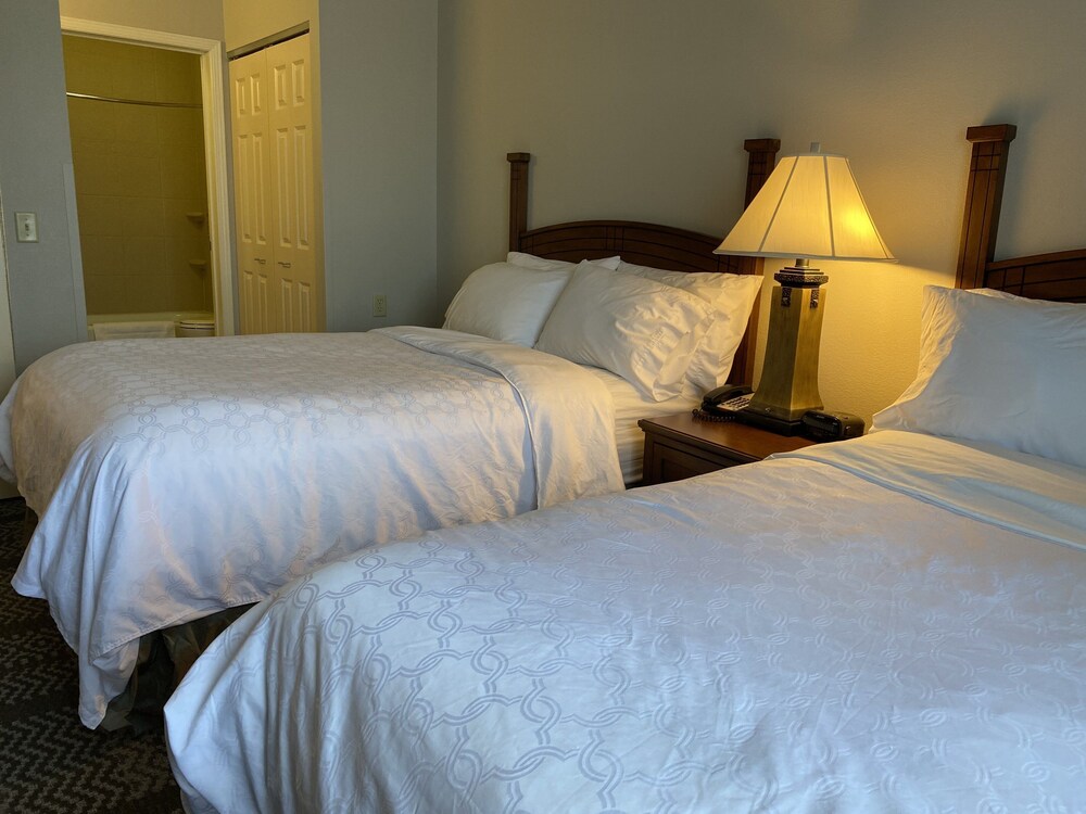 Staybridge Suites Milwaukee West-Oconomowoc 15/73