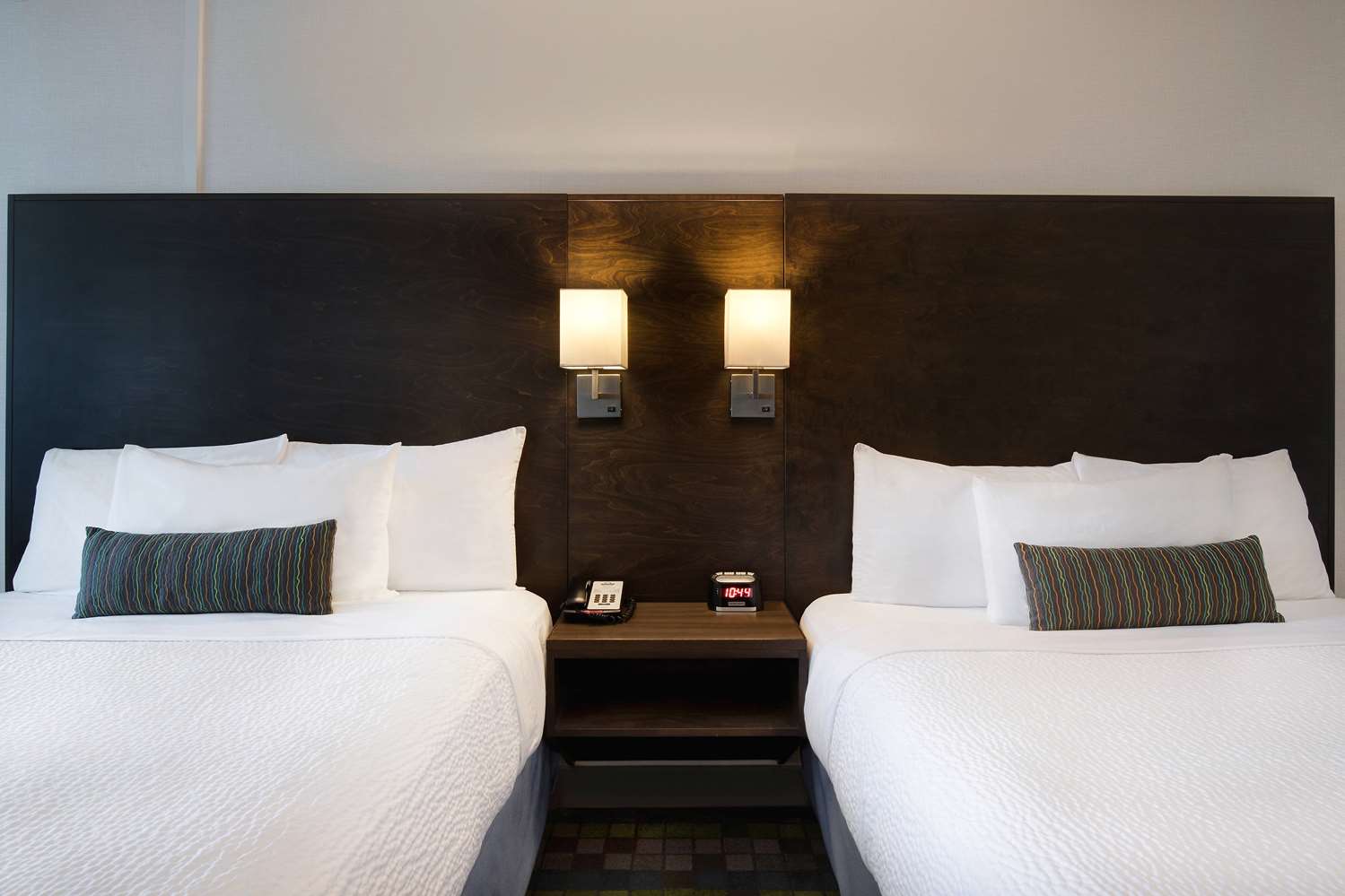 Days Inn by Wyndham Victoria Airport Sidney 13/34