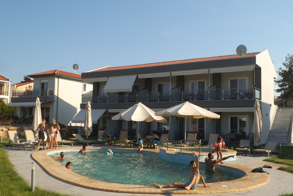 Finikas Garden Beach Resort Nikiti 4/50
