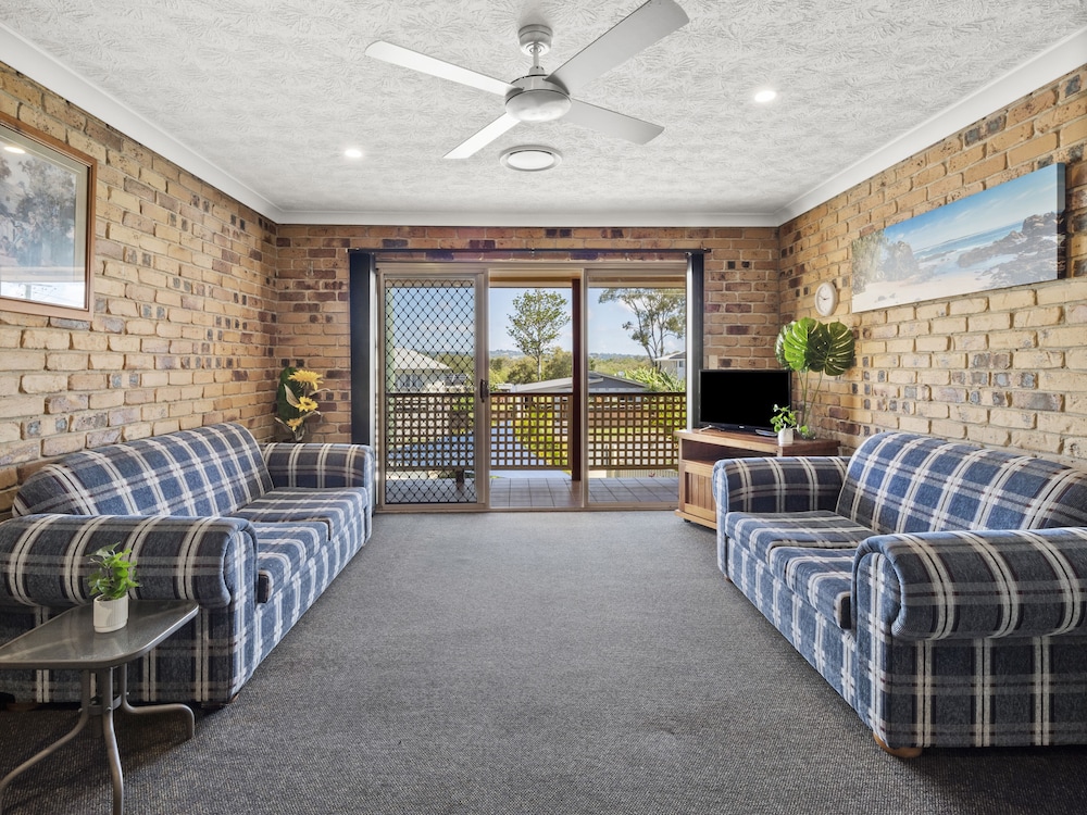 Kennedy Drive Airport Motel 36/44
