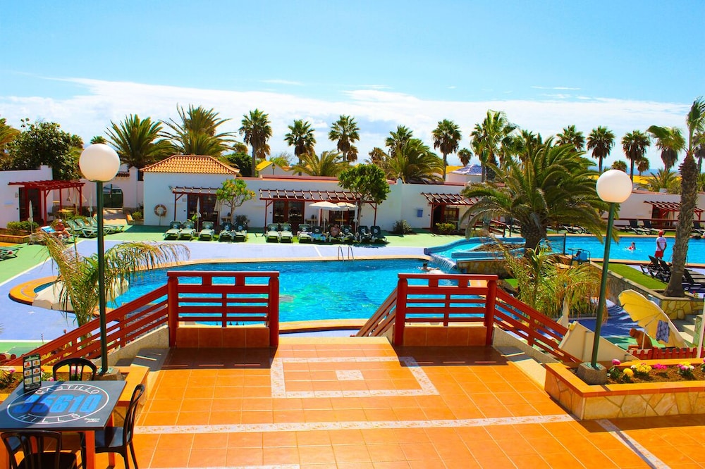 Castillo Beach Club35610 10/33