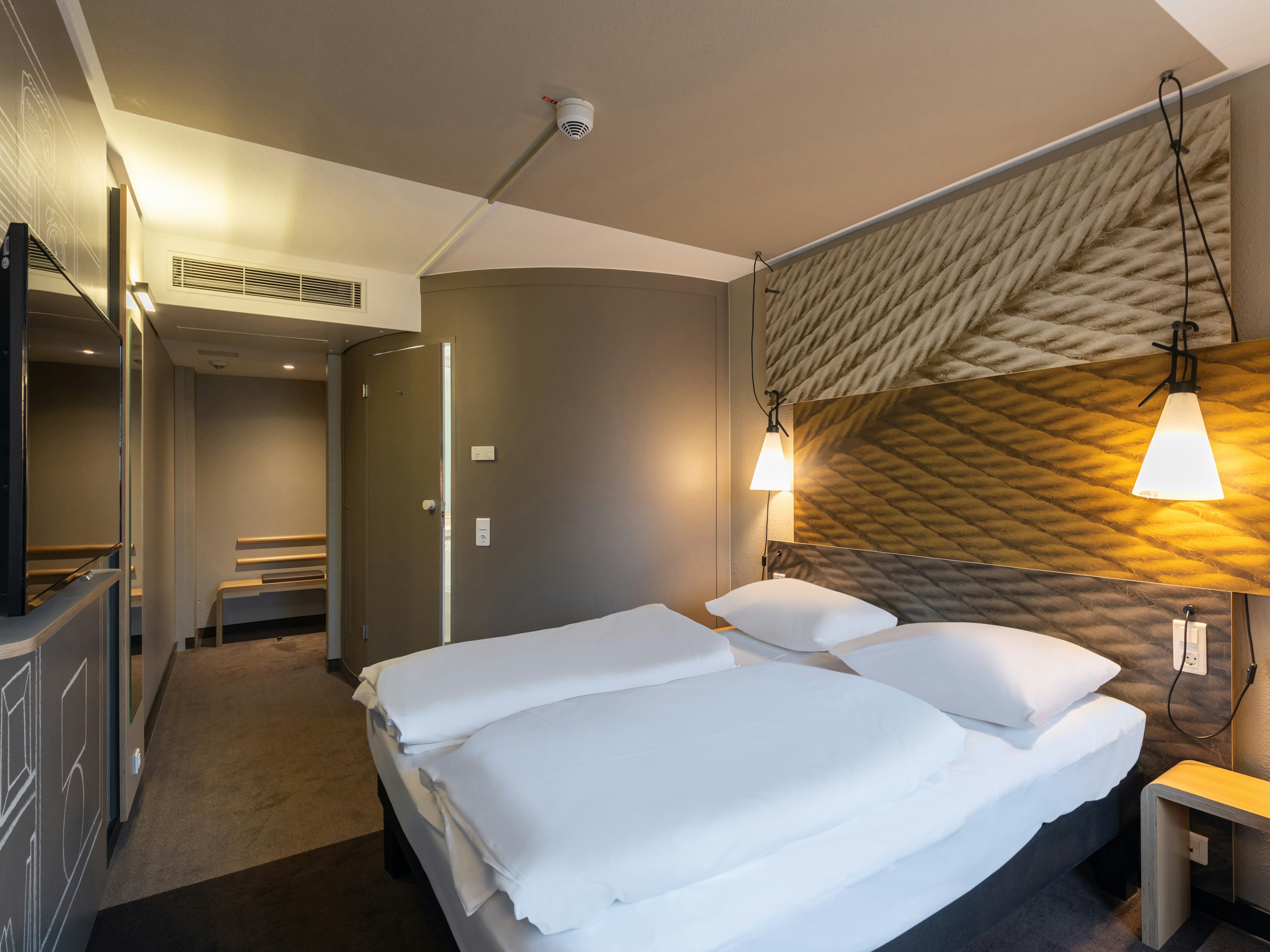 B&B HOTEL Wuppertal-City 23/31