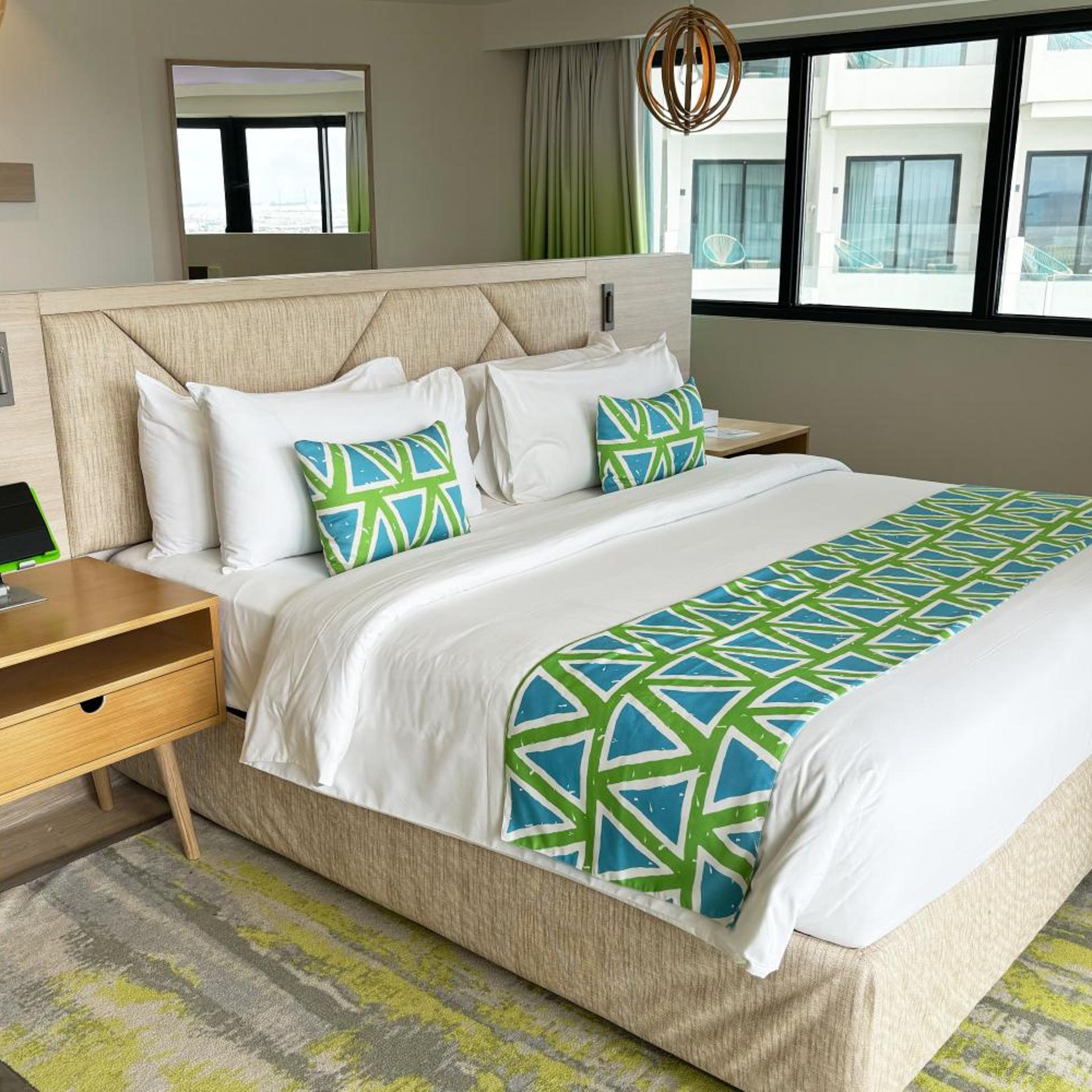 Premier King Bayview Suite
