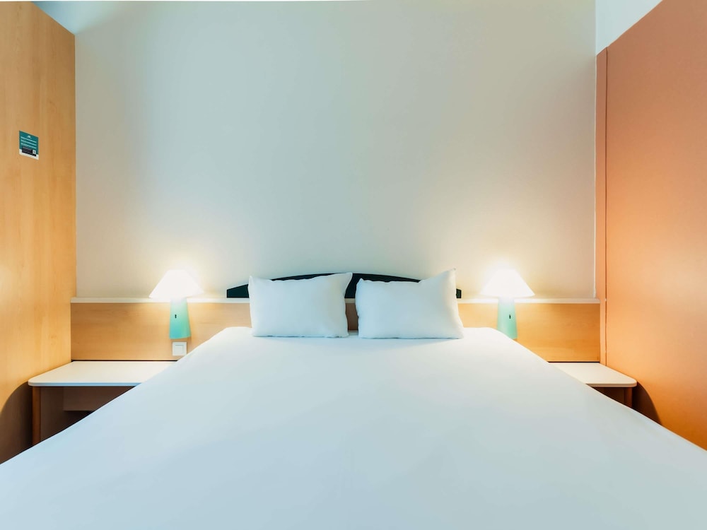 IBIS BARCELONA MOLINS DE REI 18/67
