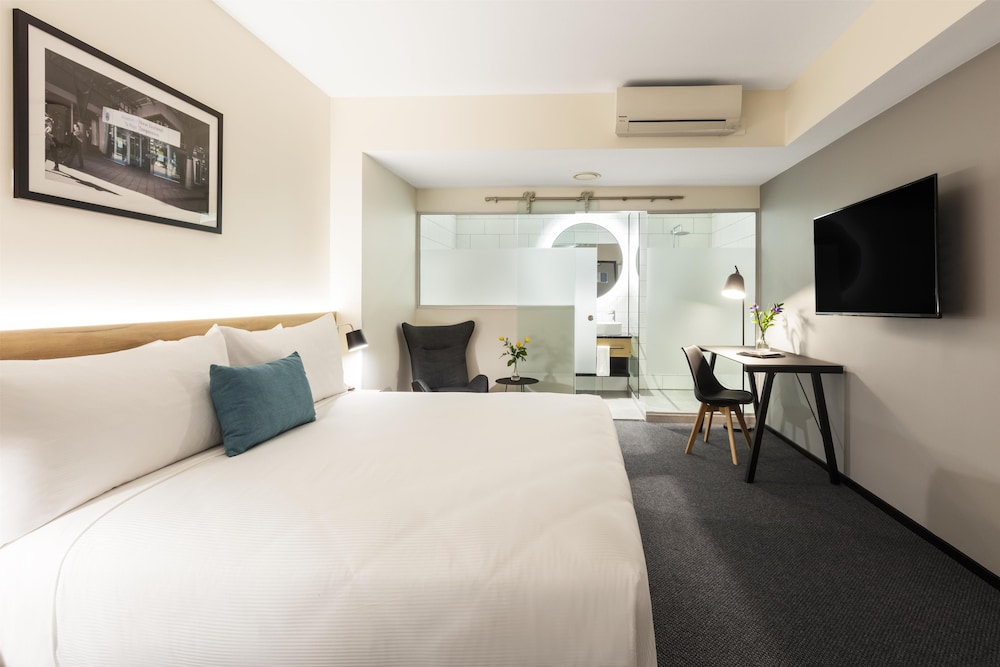 Oaks Wellington Hotel 35/73