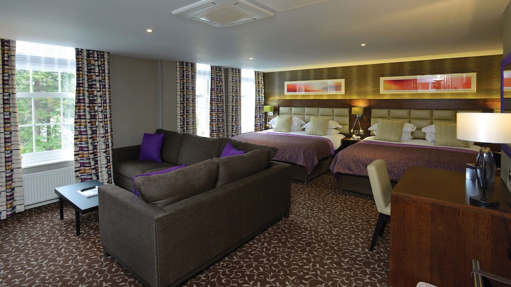 The Lensbury Resort 61/74