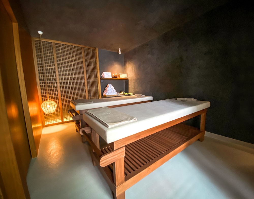 Pilos Suites 15/50