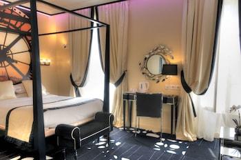 ROOM, QUADRUPLE