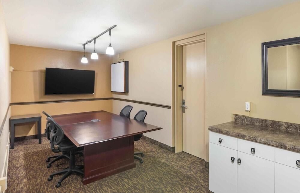 Studio 6 Extended Stay Milwaukee Brookfield WI 52/70