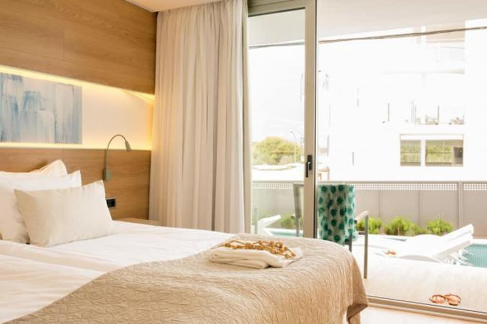 Swim Up, Prime, Twin Beds, Balcony