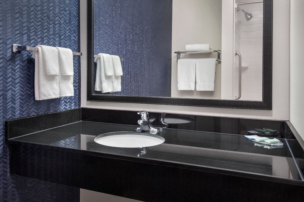غرفة بسريرين كوين لذوي الإعاقة، Fairfield Inn Suites Watertown Thousand Islands 2/4