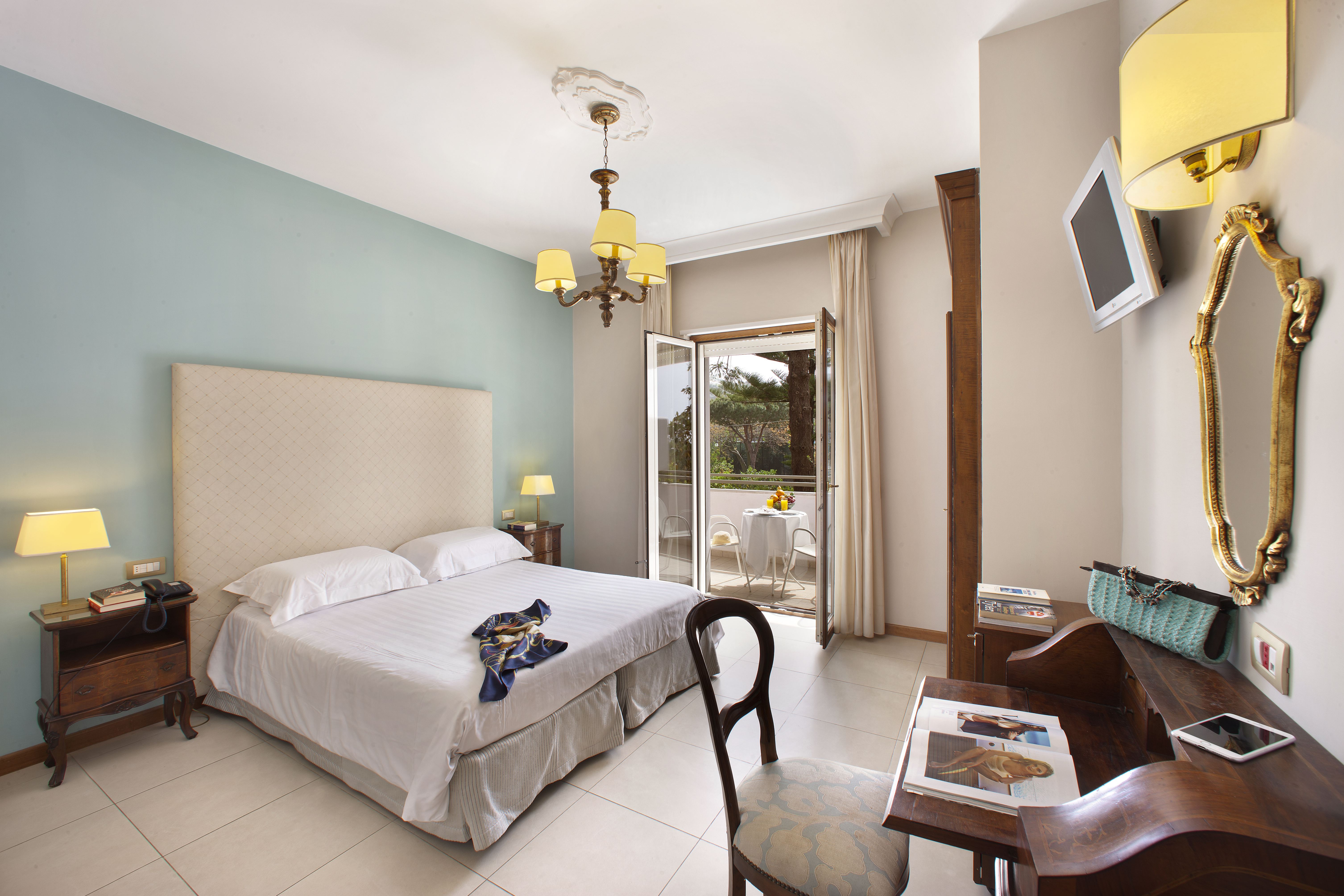 غرفة سوبيريور بسرير مزدوج بإطلالة على المسبح بشرفة، Hotel Alpha 5/8