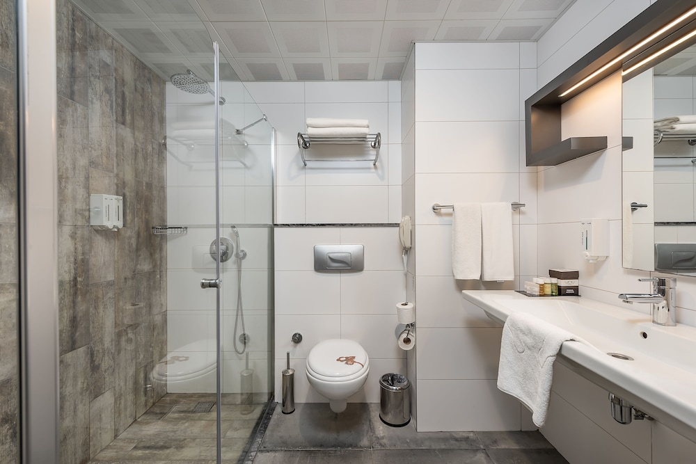 White City Beach - Adults Only +16 16/45