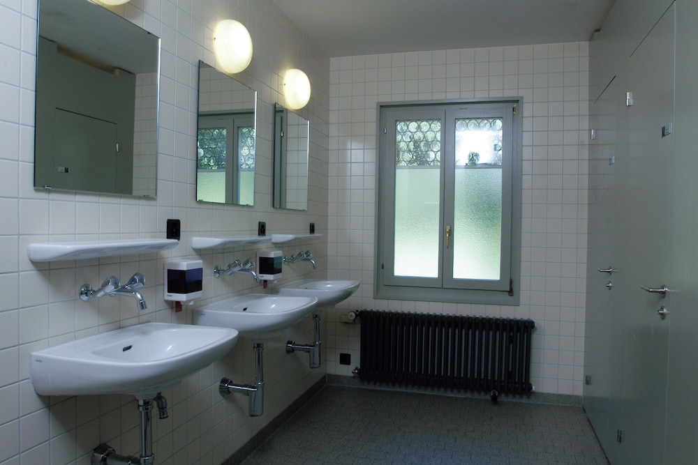 Grindelwald Youth Hostel 64/65