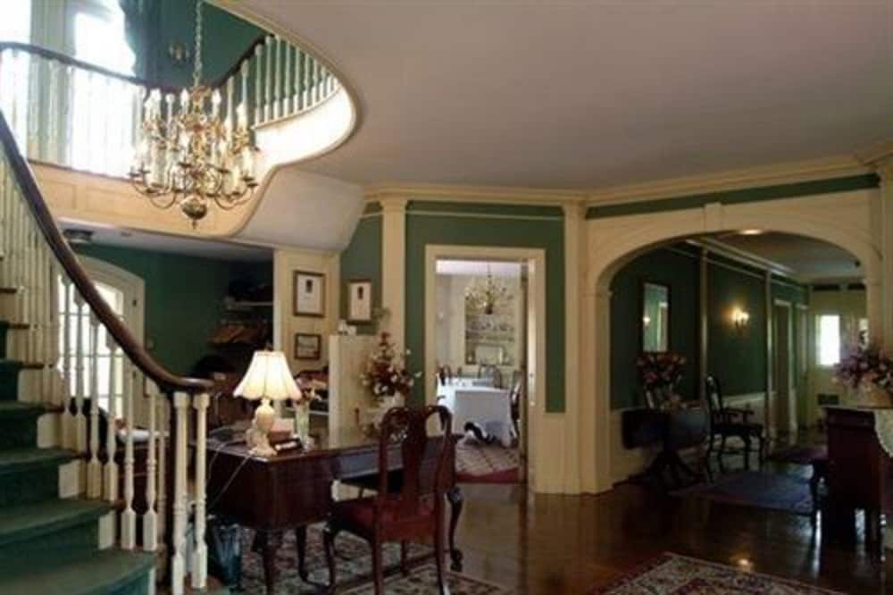 Montague Inn 56/73