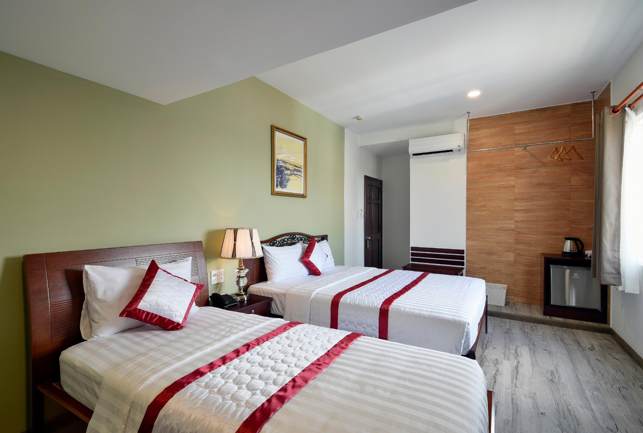 DELUXE, TWIN BEDS