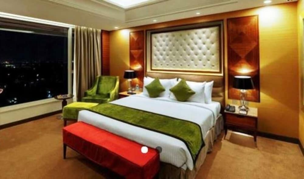 Sayaji Hotel 12/36