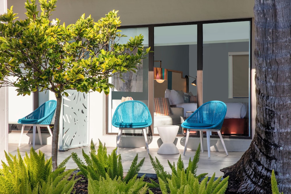 The Beachcomber St. Pete Beach, Outset Collection by Hilton 37/40