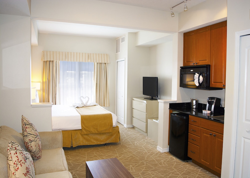 The Point Hotel & Suites 62/75