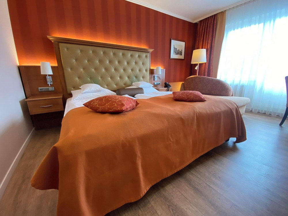 Plus, Superior, Queen Bed, Sofa