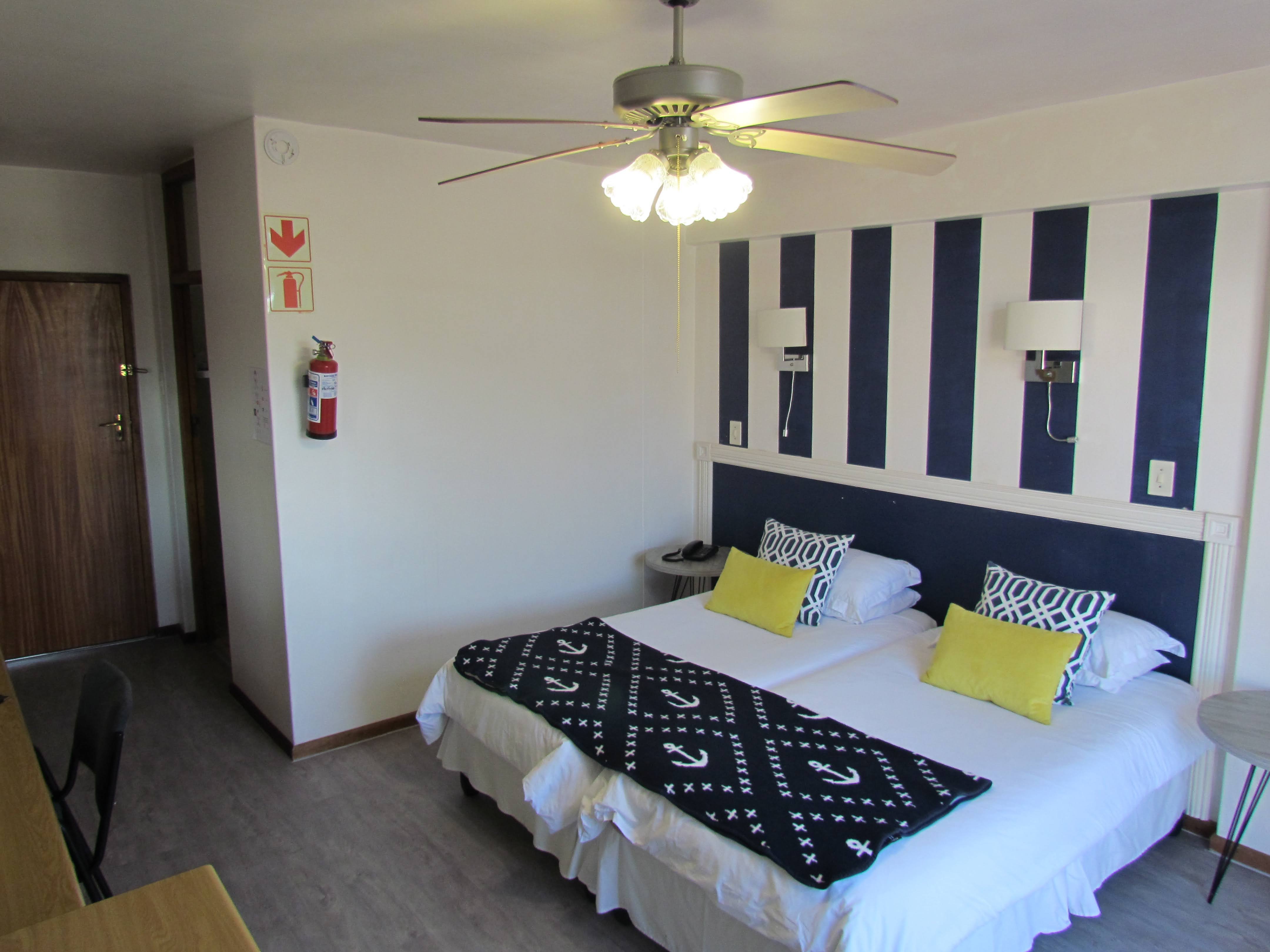 Hoedjiesbaai Hotel 7/26