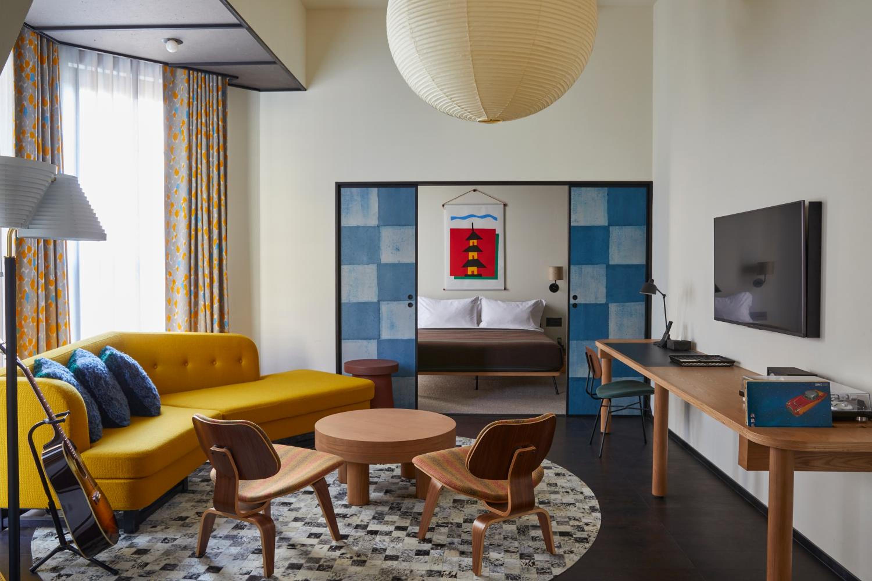 ROOM, DOUBLE BED