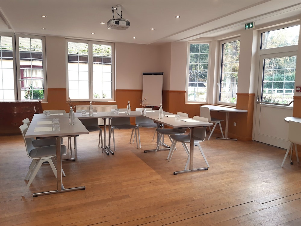Hipotel Hostellerie Du Lys 34/49