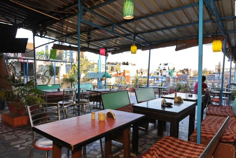 Lord Krishna Dx Inn Hotel 27/33