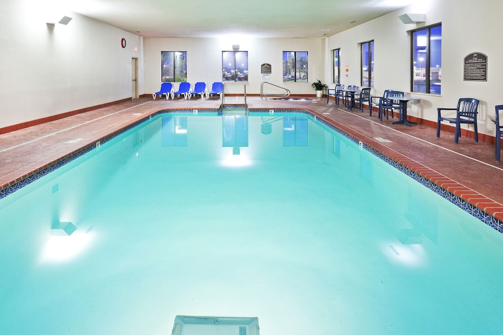 Holiday Inn Express & Suites Midwest City, an IHG Hotel 5/62