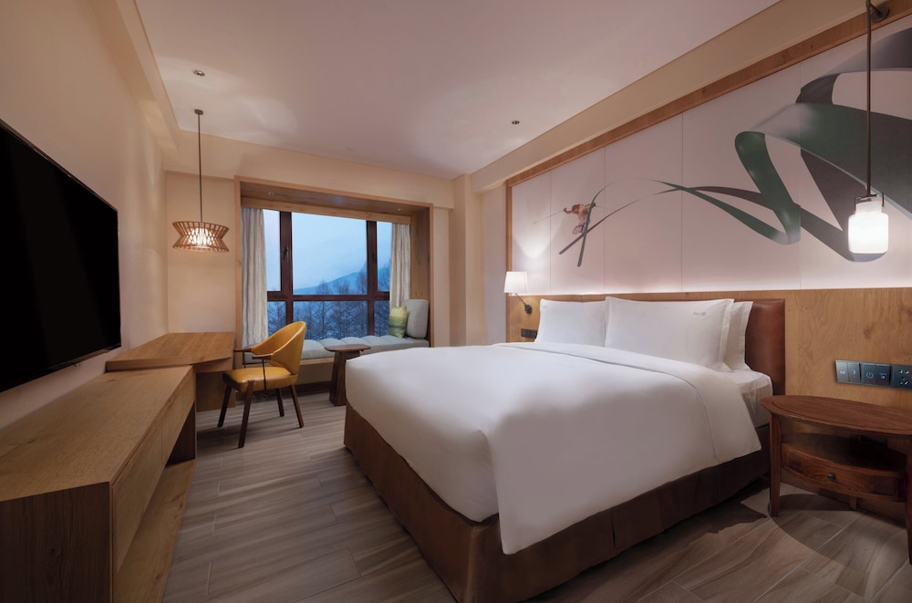 Standard, King Bed, High Floor
