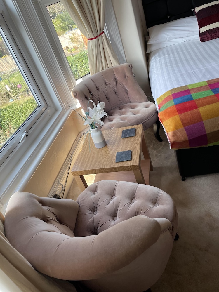 Diamonds Lodge Ltd (Ex Crossways Guest House) 30/34