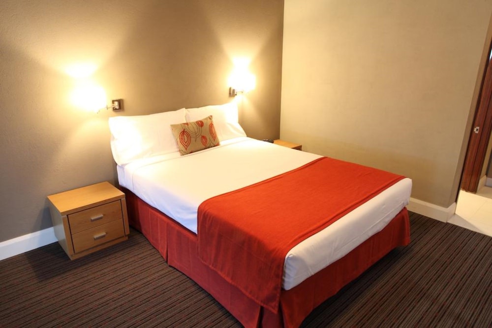 Rose & Crown Hotel 17/49