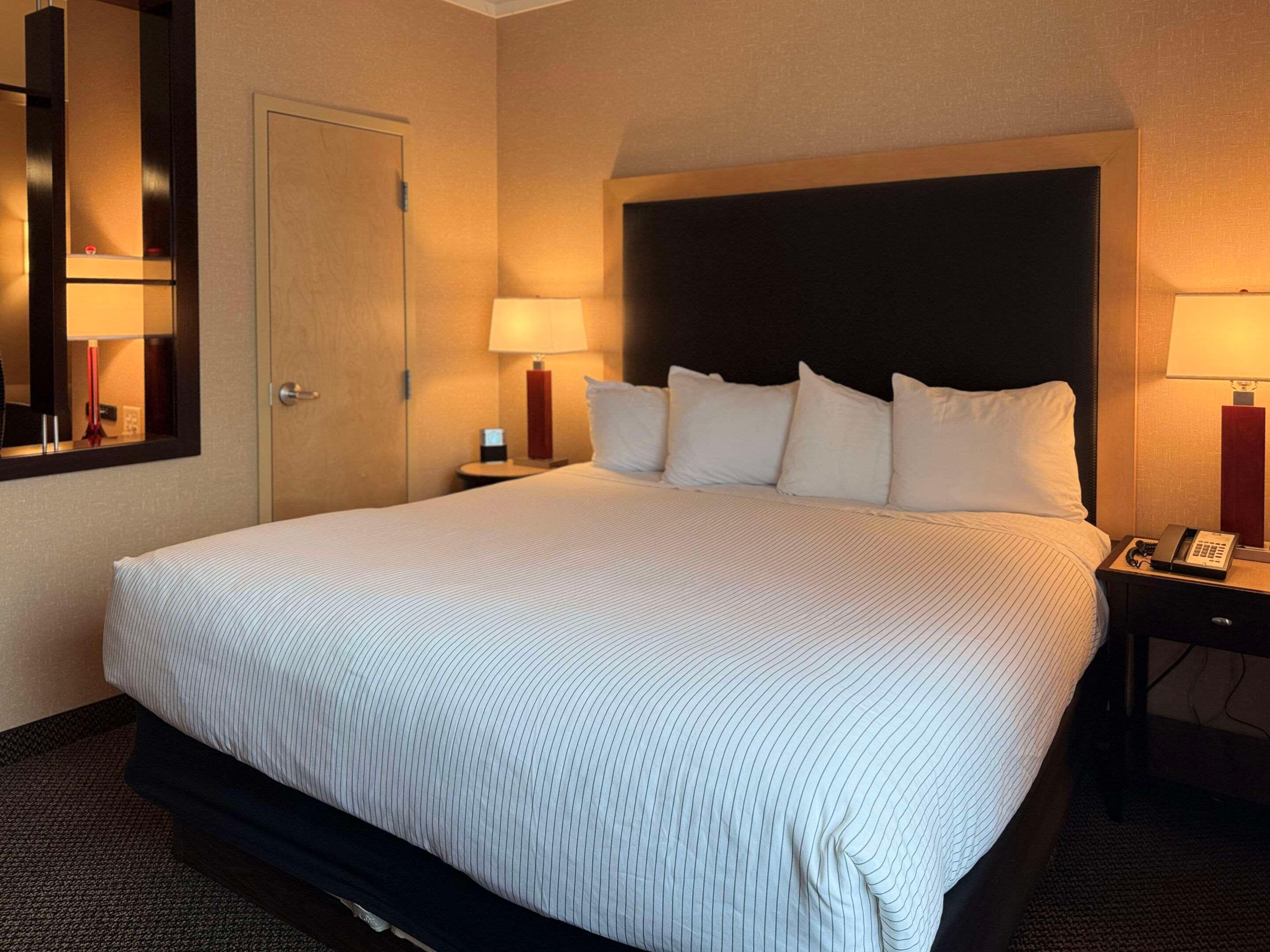 SUITE, KING BED