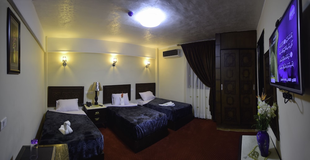 Amin Hotel 8/50